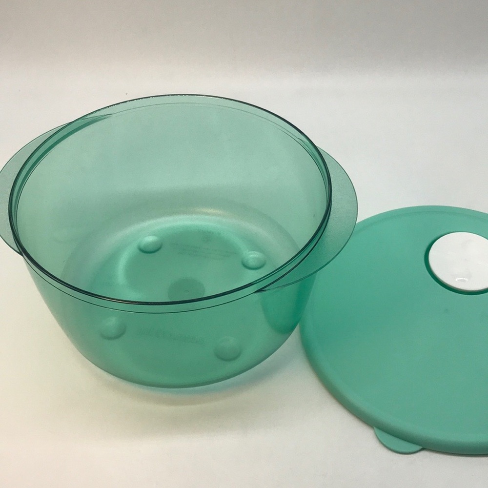 Tupperware CrystalWave Round Plus Containers 2-PC - Picture 11 of 16